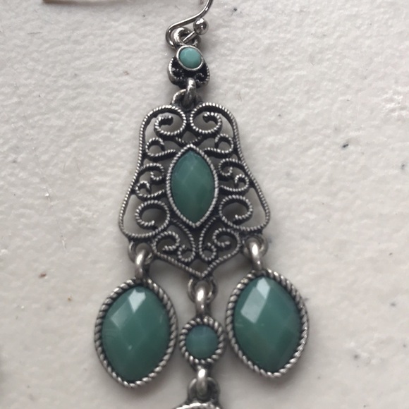 NICKEL,AQUA and green earring by Lia Sophia - Picture 3 of 5